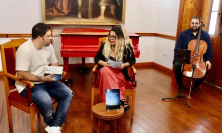 PRESENTACIÓN DE VIAJE EN EL VIENTO EN LA CASA ROJA