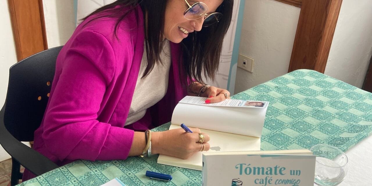 PRESENTACIÓN DE TÓMATE UN CAFÉ CONMIGO, DE FÁTIMA PÉREZ MÉNDEZ EN LA CASA ROJA