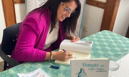 PRESENTACIÓN DE TÓMATE UN CAFÉ CONMIGO, DE FÁTIMA PÉREZ MÉNDEZ EN LA CASA ROJA