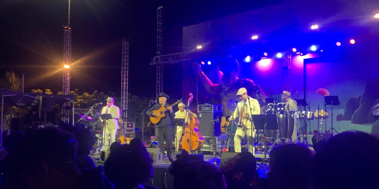 ELIADES OCHOA EN EL CARNAVAL DE LOS LLANOS DE ARIDANE