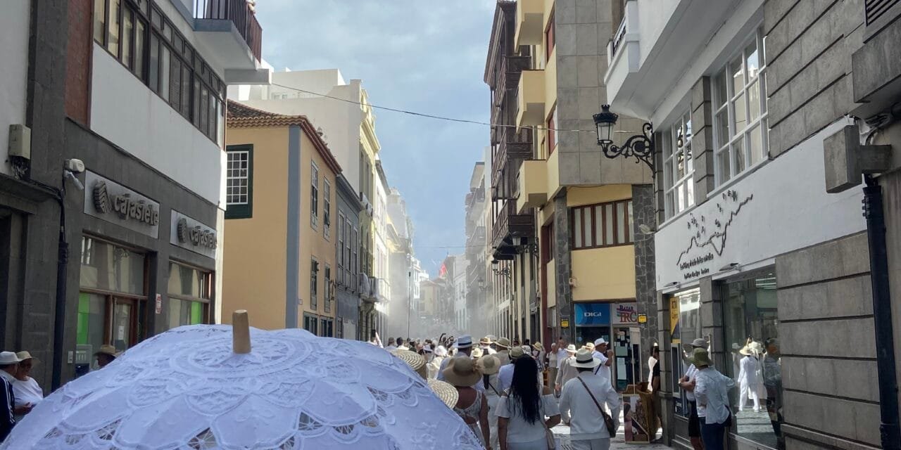 LOS INDIANOS: HISTORIA VIVA DEL CARNAVAL PALMERO