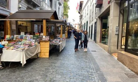LA LIBERÍA ÍTAKA; EN LA FERIA DEL LIBRO EN UN LUGAR DE LA PALMA