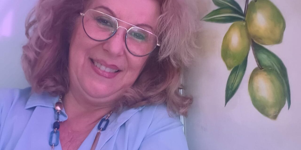 LUCY GÓMEZ AUTORA DE RINCONES DEL ALBA