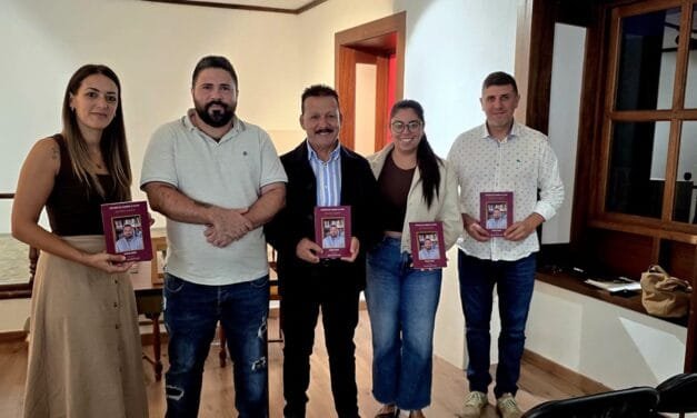 PRESENTACIÓN DE DÉCIMAS DE CUMBRE A COSTA EN EL ANTIGUO AYUNTAMIENTO DE FUENCALIENTE