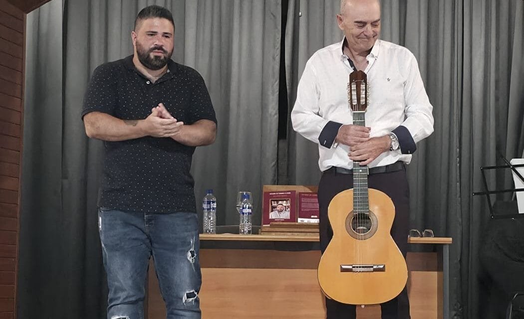 PRESENTACIÓN DE DÉCIMAS DE CUMBRE A COSTA EN EL TEATRINO DE LOS SAUCES